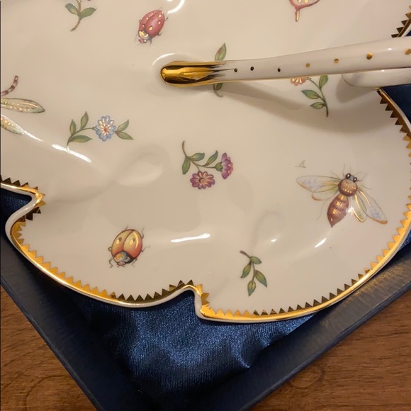 Vintage 8" Handled Leaf Dish - Picture 6 of 6